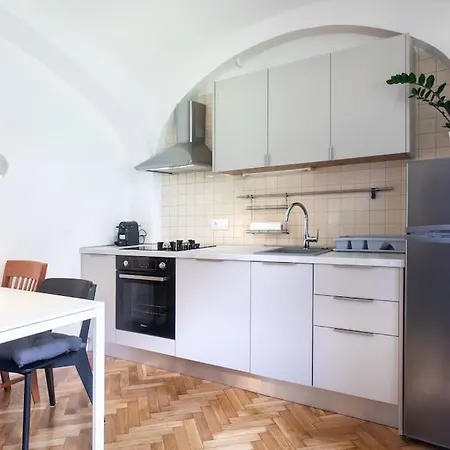 Green Oasis Apartment In The City With A Patio Lublana Zewnętrze zdjęcie